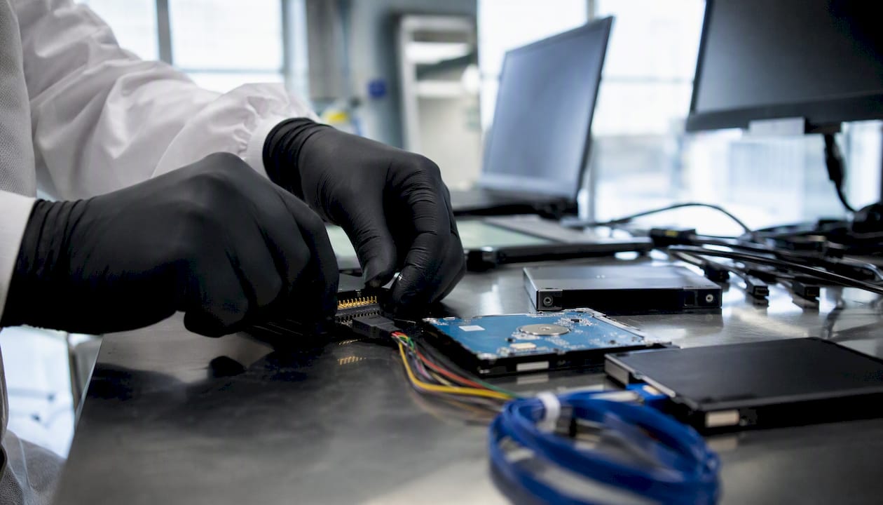 Anti-forensics explained: a practical guide for investigators 1 Forensic technician capturing live RAM memory
