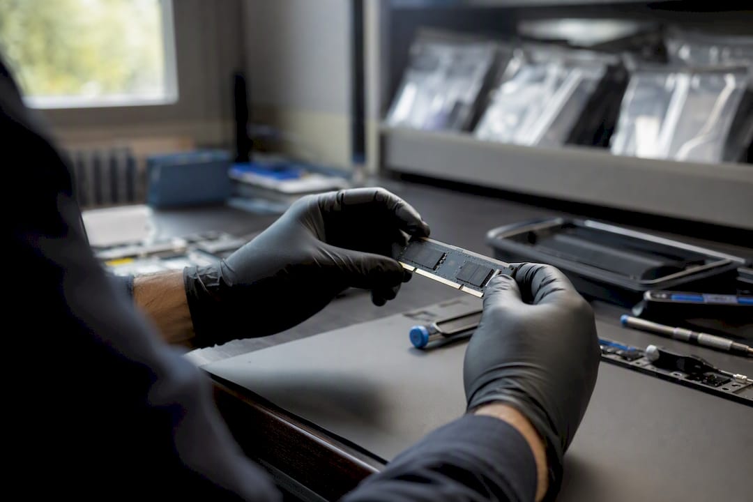 A practical guide to computer forensics and its legal standards 1 Hands holding digital memory chip for forensic analysis